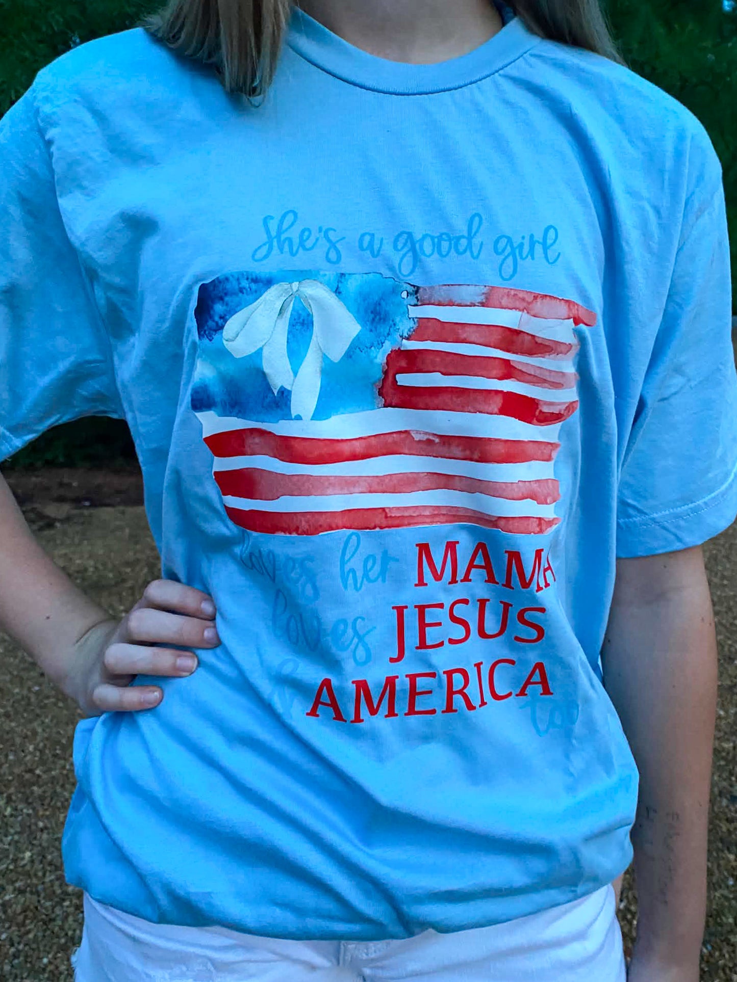 Loves America | Graphic T-Shirt