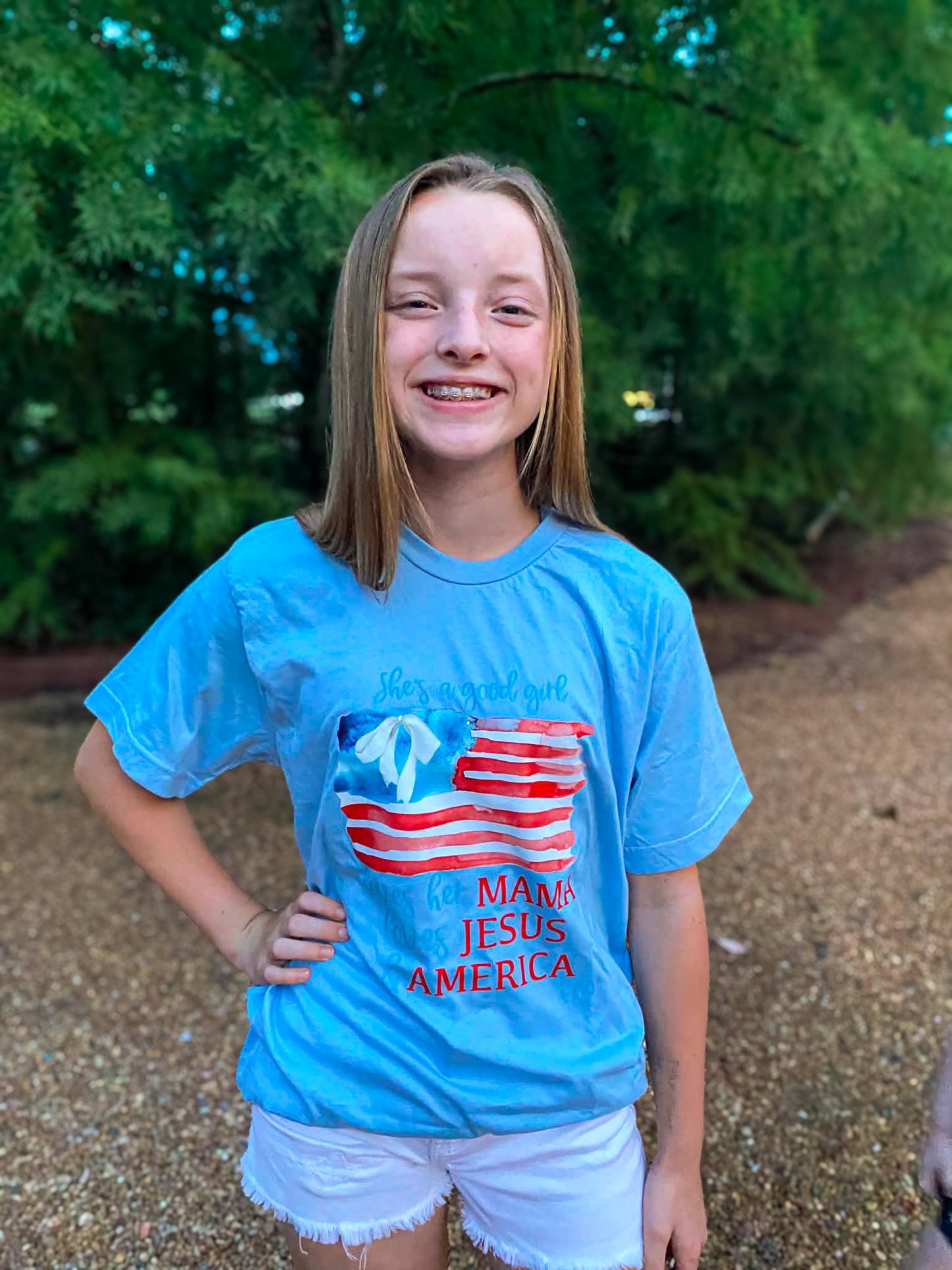 Loves America | Graphic T-Shirt